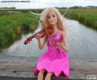 Panenka Barbie sedí na mostě hrát na housle