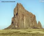 Shiprock je posvátná hora pro lidi Navajo, velká hora sopečné skály. Působištěm je Nové Mexiko, Spojené státy