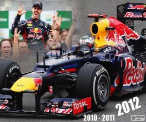 Puzle Sebastian Vettel, mistr světa Formule 1 2012 se Red Bull Racing, je nejmladší šampion tří time