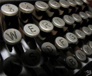 Puzle Slova ze starého psacího stroje