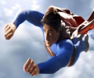 Puzle Superman létající do nebe, s uzavřeným pěsti a jeho kabátek