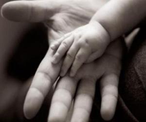 Puzle Tatínek je ruka vedle vašeho dítěte
