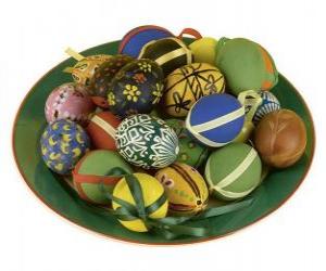Puzle Typické zdobená velikonoční vejce