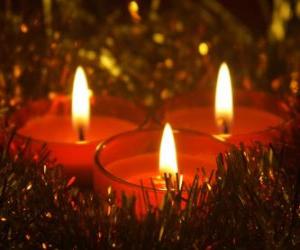 Puzle Tři vánoční svíčky s hořící knot