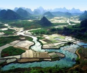 Puzle Venkovských oblastech Číny, řeky a rýžových polí
