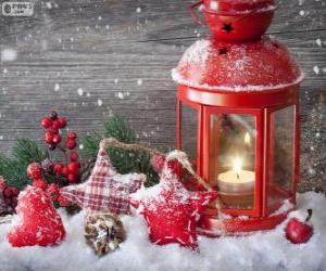 Puzle Vánoční lampa s hořící svíčkou a cesmína dekorace