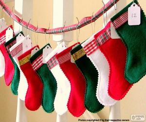 Puzle Vánoční ponožky v různých barvách