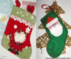 Puzle Vánoční ponožky zdobí Santa Claus