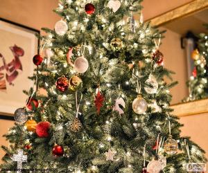 Puzle Vánoční strom s dekoracemi