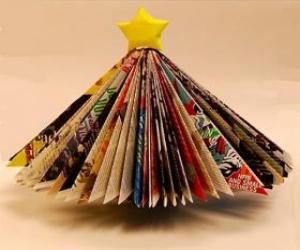 Puzle Vánoční strom z listů a časopisů žlutou hvězdu na špičce