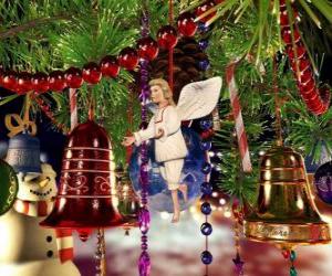 Puzle Vánoční zvonky a jiné ozdoby visící ze stromu