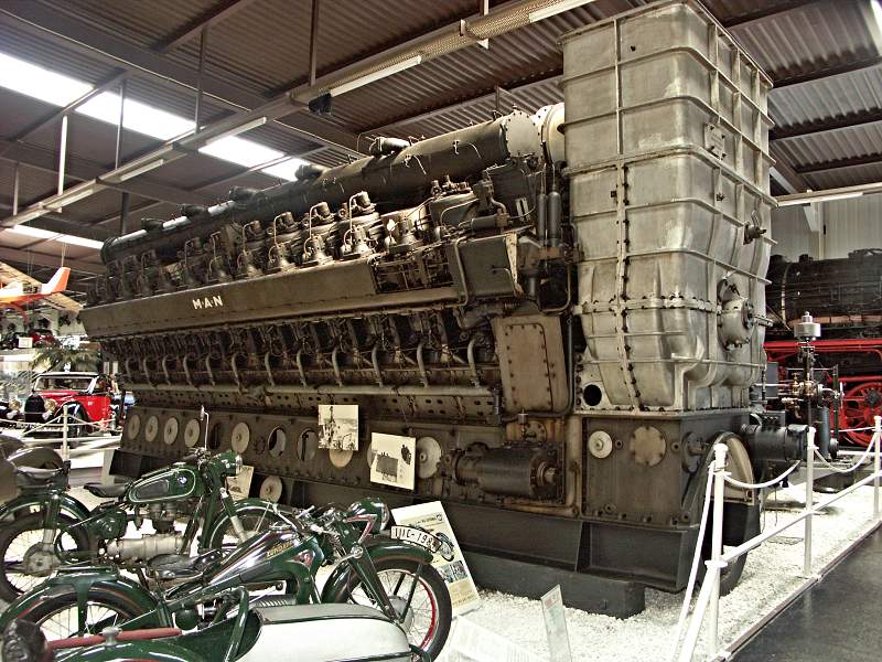 Muzeum Sinsheim - lodní motor puzzle